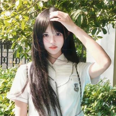她与她的自画像